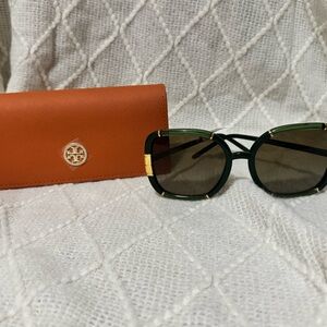 Tory Burch Sunglasses in Green with Orange Case